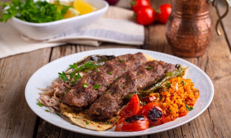 קבבים עסיסיים שלוקחים את ההצגה