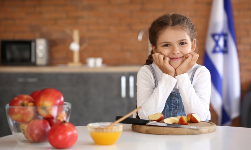החגים בפתח: כך נעזור לילדנו במעברים בין שגרה לימים מיוחדים