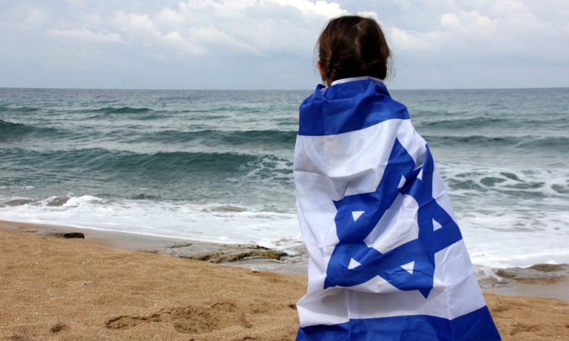 עטוף בדגל | אלישבע רז