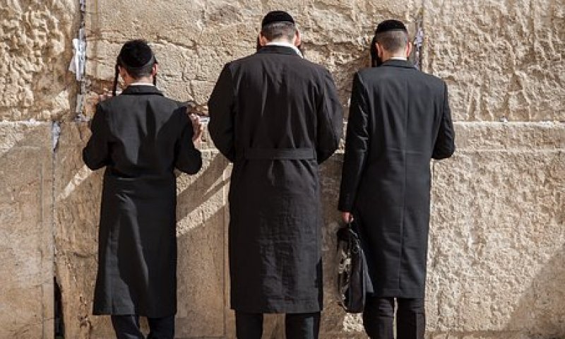 הסגולה הידועה להצלחה בחינוך הילדים: תפילת השל"ה בערב ר"ח סיון