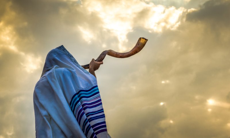 קוֹל דְּמָמָה דַּקָּה / קובי קורנפלד