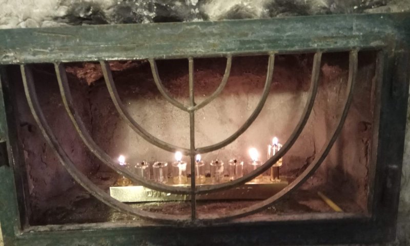 זֹאת חֲנוּכָּה - גלריית חנוכה מיוחדת מאת אתי לנדא אמנית רב תחומית