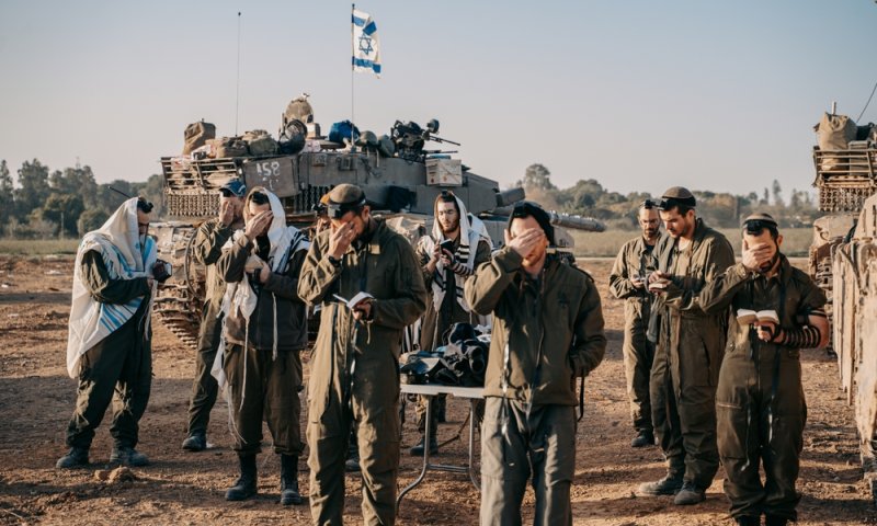 מרגש: חיילי צה"ל ברגעים שנמצאה רן גואילי עם המדים שעליו באדמת עזה (לצפיה)