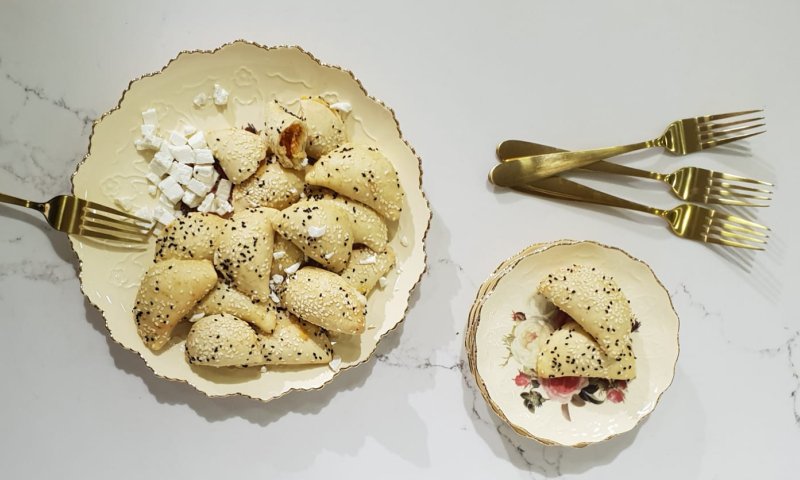 בורקיטס גבינות ופלפלים קלויים / רעות איפרגן
