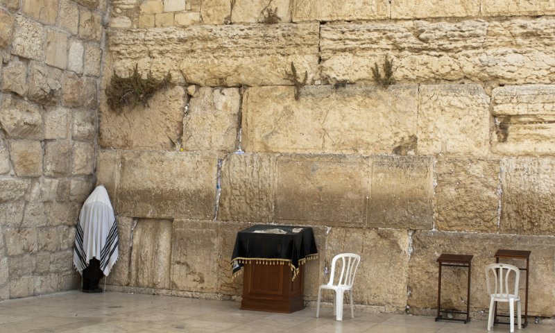 מיוחד ליום ירושלים: סיפורו של סידור התפילה הראשון בכותל המערבי  | אברהם זילברשלג