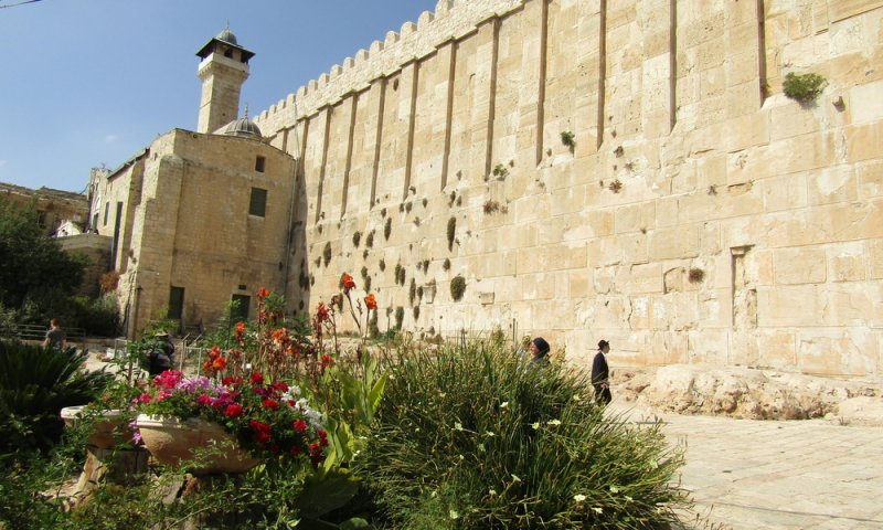 מְעָרַת הַמַּכְפֵּלָה | קובי קורנפלד