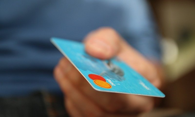 קונות וקונות, מאיפה הכסף? טור תגובה מבעלת עסק / לאה אייזנבך