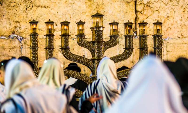 האור הגנוז בחנוכה: שמונה תובנות מן הנרות | מורן קורס