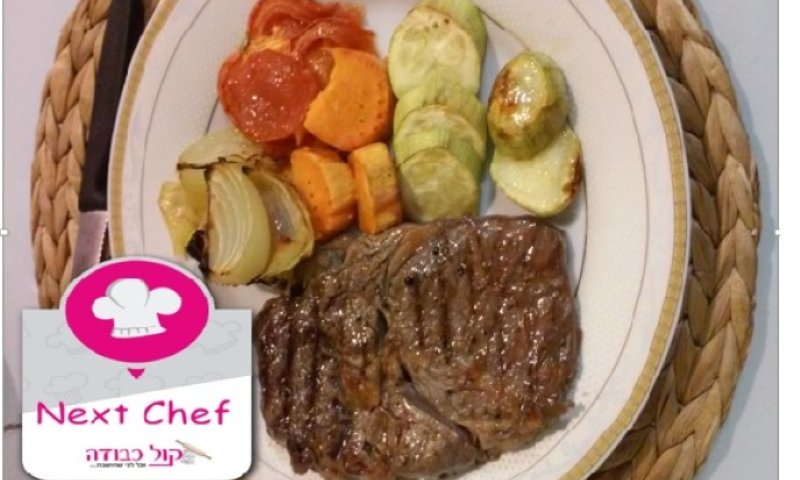 מהמתכונים הנבחרים להשבוע: סטייק אנטריקוט בציפוי פריך וקצת חריף בליווי אנטיפסטי וגלילות חזה עוף ממולא בבשר טחון