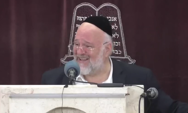 "פקח אחד וחצי אולם בורחים החוצה" | הרב רוזנבלום בסיפור מצחיק במיוחד לראש חודש אלול