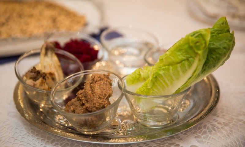 שולחן ה'סדר' מתבלגן? הטיפ שיעשה לכם סדר