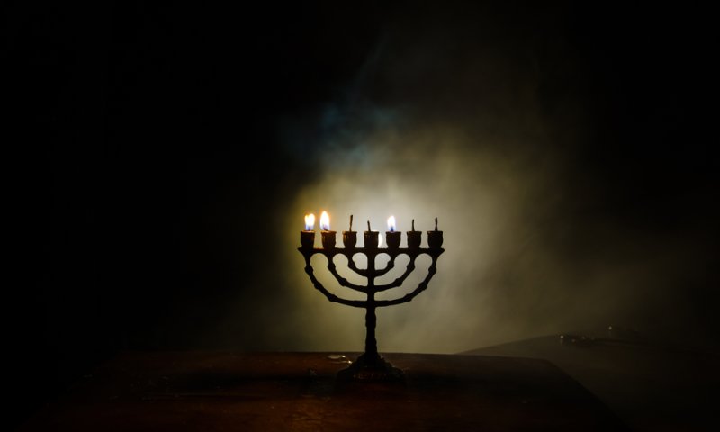 'איפה האור', אתם שואלים בתוך החושך הזה? אז הנה סוד קטן שימלא אותנו בתקווה