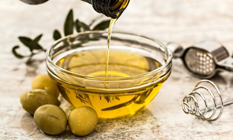 עובדים כתית למאור/ חנה טולידאנו