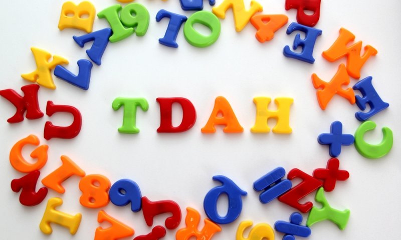 הורים לילדי קשב? החג הזה אתם מצליחים להאיר להם עם אימון רגשי בייתי שעובד באופן מוחשי