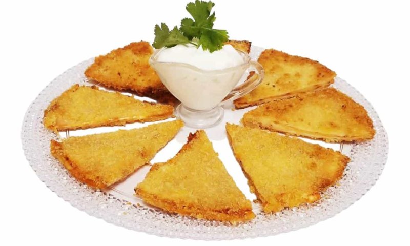 ארוחת צהריים חלבית לכל העמלים: טורטי פיצה בציפוי קריספי | מירב מלכה