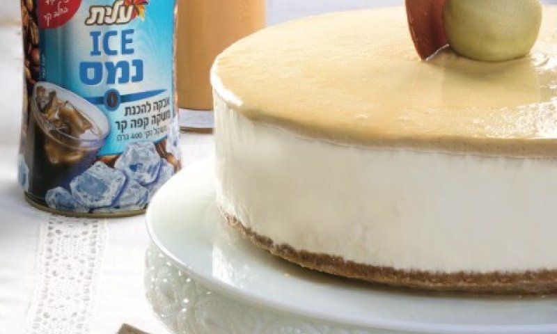 עוגת גבינה בציפוי גאנש שוקולד לבן וקפה והפתעות טראפלס קפה