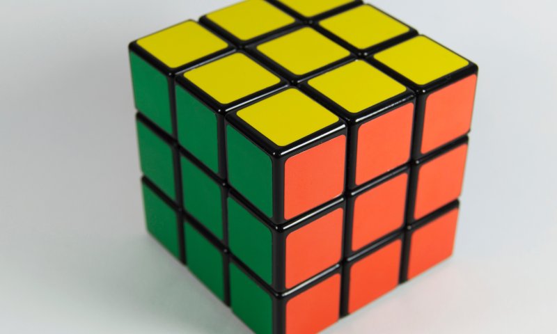 למי שייכות הזכויות: ליוצר או לבוס?