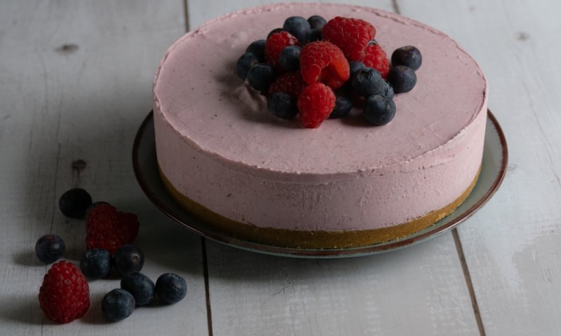 🍰 עוגת &ldquo;שמנת&rdquo; חלומית ללא שמנת - מתכון מושלם לשבועות ללא מוצרי חלב, ללא גלוטן וסוכר 🌸