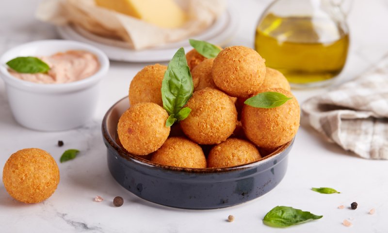 קראנצי'ם מלוחים: כדורי פרמז'ן מ - 2 רכיבים בלבד!
